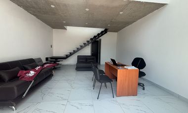 Local en Venta sobre Av. Cuauhtémoc de 3 niveles y con 2 cajones de estacionamiento, con una superficie de 72.35 m2.