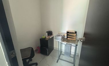 Local en Venta sobre Av. Cuauhtémoc de 3 niveles y con 2 cajones de estacionamiento, con una superficie de 72.35 m2.