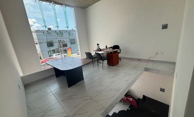 Local en Venta sobre Av. Cuauhtémoc de 3 niveles y con 2 cajones de estacionamiento, con una superficie de 72.35 m2.