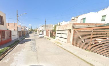 VENTA DE CASA EN JOSE MARIA VELASCO FRACCIONAMIENTO LOMAS DE SANTA ANITA AGUAS CALIENTES