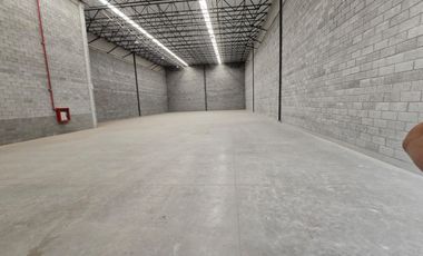 SE VENDE BODEGA NUEVA DE 750 M2  EN COMPLEJO CERRADO, YA LISTA CON SUS BARDAS PERIMETRALES
