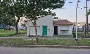 Casa a 50 mts. del monumento a la cordialidad, Romang