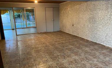 EN ARRIENDO, EXCELENTE Y AMPLIA CASA