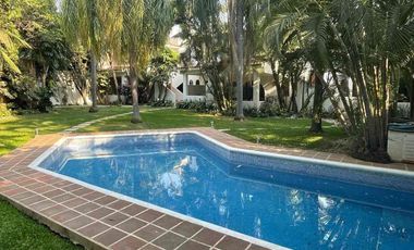 Cerca Plaza Cuernavaca rento LOFT AMUEBLADO , todos los servs incluídos, alberca jardín $12,000.00