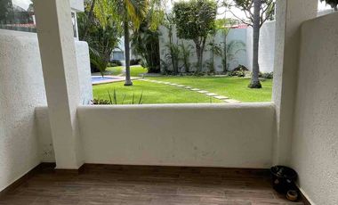 Cerca Plaza Cuernavaca rento LOFT , mtto e internet incluidos. Alberca  jardín $10,500.00