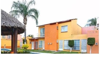 $800,000.00 NEGOCIABLE BONITA CASITA CON UNA RECÁMARAS Y ALBERCA PARA AMPLIAR