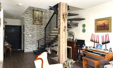 Casa moderna en venta en Altozano con doble acceso -  entre Juriquilla y el Refugio