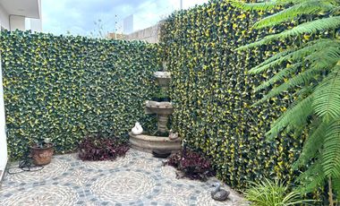 Casa moderna en venta en Altozano con doble acceso -  entre Juriquilla y el Refugio