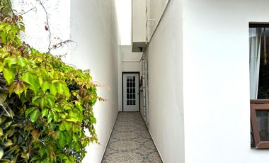 Casa moderna en venta en Altozano con doble acceso -  entre Juriquilla y el Refugio
