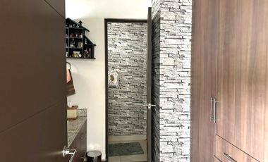 Casa moderna en venta en Altozano con doble acceso -  entre Juriquilla y el Refugio