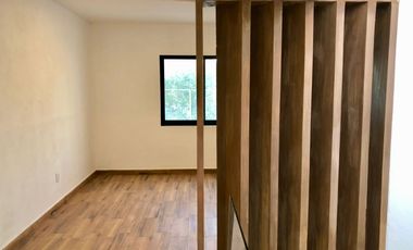 Casa en Venta recién remodelada, de 4 recámaras, a lado de los Arcos de Qro.