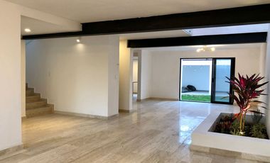 Casa en Venta recién remodelada, de 4 recámaras, a lado de los Arcos de Qro.