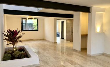 Casa en Venta recién remodelada, de 4 recámaras, a lado de los Arcos de Qro.