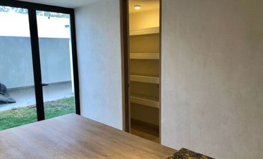 Casa en Venta recién remodelada, de 4 recámaras, a lado de los Arcos de Qro.