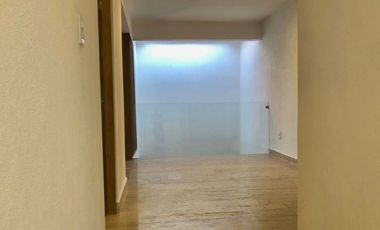 Casa en Venta recién remodelada, de 4 recámaras, a lado de los Arcos de Qro.