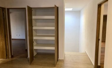 Casa en Venta recién remodelada, de 4 recámaras, a lado de los Arcos de Qro.