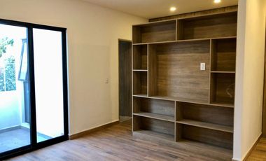 Casa en Venta recién remodelada, de 4 recámaras, a lado de los Arcos de Qro.