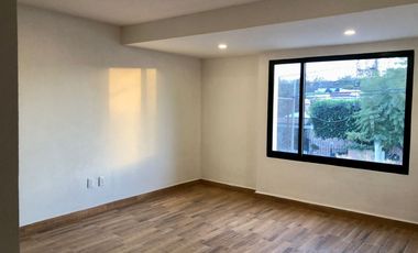 Casa en Venta recién remodelada, de 4 recámaras, a lado de los Arcos de Qro.