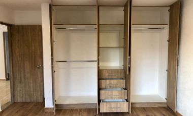 Casa en Venta recién remodelada, de 4 recámaras, a lado de los Arcos de Qro.