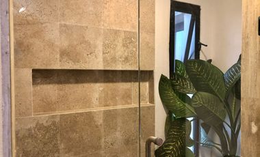 Casa en Venta recién remodelada, de 4 recámaras, a lado de los Arcos de Qro.