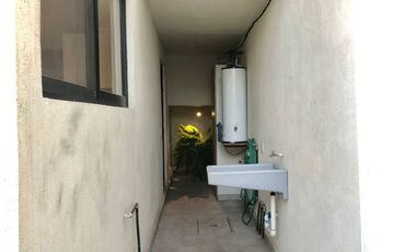 Casa en Venta recién remodelada, de 4 recámaras, a lado de los Arcos de Qro.