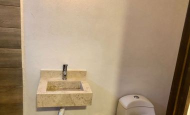 Casa en Venta recién remodelada, de 4 recámaras, a lado de los Arcos de Qro.