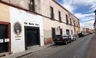 CASA en VENTA con dos locales en Centro Histórico, Querétaro