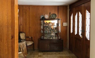 CASA en VENTA con dos locales en Centro Histórico, Querétaro