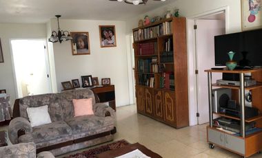 CASA en VENTA con dos locales en Centro Histórico, Querétaro