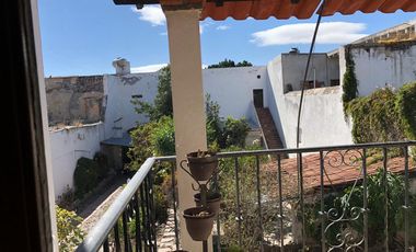 CASA en VENTA con dos locales en Centro Histórico, Querétaro