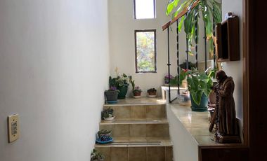 CASA en VENTA con dos locales en Centro Histórico, Querétaro