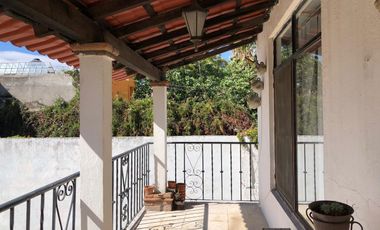 CASA en VENTA con dos locales en Centro Histórico, Querétaro