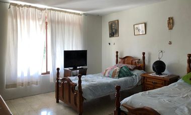 CASA en VENTA con dos locales en Centro Histórico, Querétaro