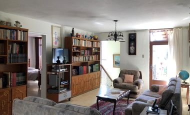 CASA en VENTA con dos locales en Centro Histórico, Querétaro