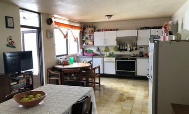 CASA en VENTA con dos locales en Centro Histórico, Querétaro