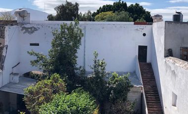 CASA en VENTA con dos locales en Centro Histórico, Querétaro