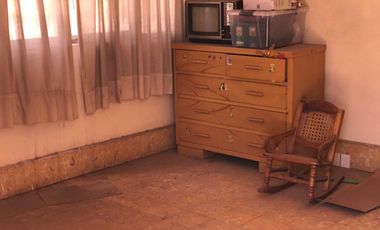 CASA en VENTA con dos locales en Centro Histórico, Querétaro