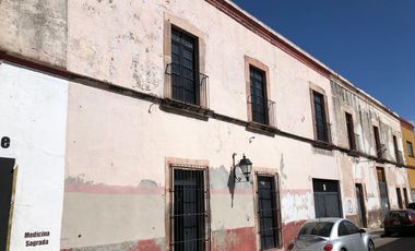 CASA en VENTA con dos locales en Centro Histórico, Querétaro