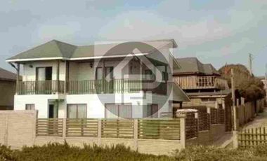 CASA EN PRIMERA LÍNEA  CON VISTA PRIVELIGIADA AL MAR EN MATANZAS