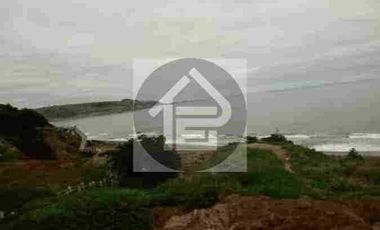 CASA EN PRIMERA LÍNEA  CON VISTA PRIVELIGIADA AL MAR EN MATANZAS