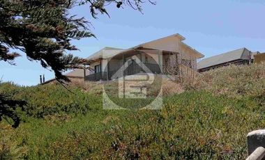 CASA EN PRIMERA LÍNEA  CON VISTA PRIVELIGIADA AL MAR EN MATANZAS