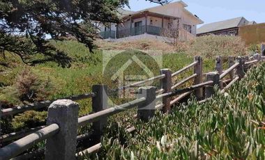 CASA EN PRIMERA LÍNEA  CON VISTA PRIVELIGIADA AL MAR EN MATANZAS