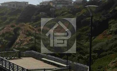 CASA EN PRIMERA LÍNEA  CON VISTA PRIVELIGIADA AL MAR EN MATANZAS