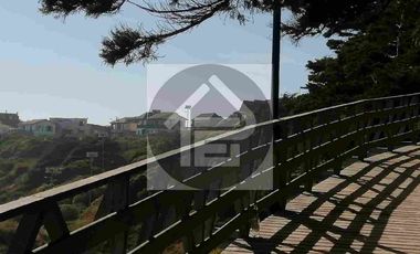 CASA EN PRIMERA LÍNEA  CON VISTA PRIVELIGIADA AL MAR EN MATANZAS