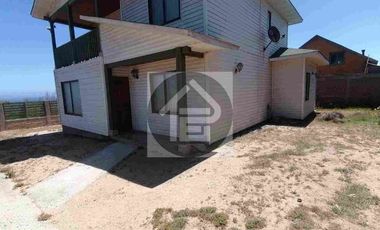 CASA EN PRIMERA LÍNEA  CON VISTA PRIVELIGIADA AL MAR EN MATANZAS