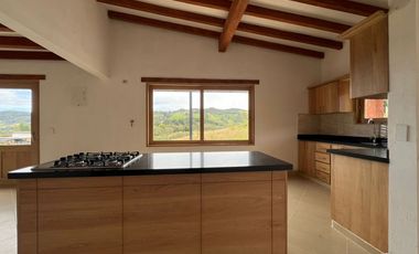 Casa en Arriendo en Alto de Palmas ,Poblado Medellin