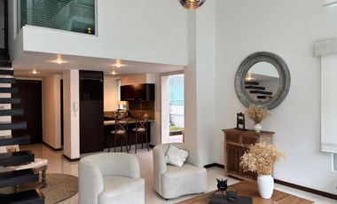 ¡Hermoso Departamento Dúplex Amoblado cerca de la Zona Financiera! 🏢✨