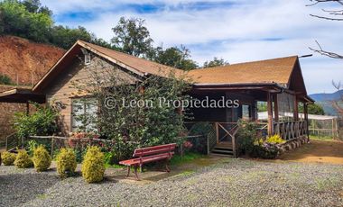 Leon Propiedades vende parcela con casa en Fundo Monterrey, Curacaví.