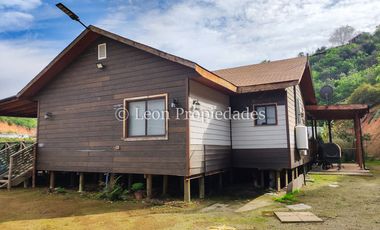 Leon Propiedades vende parcela con casa en Fundo Monterrey, Curacaví.