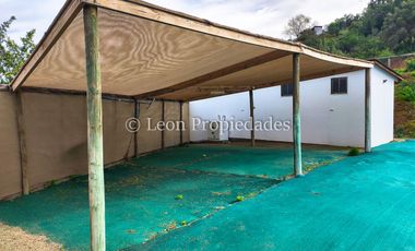 Leon Propiedades vende parcela con casa en Fundo Monterrey, Curacaví.